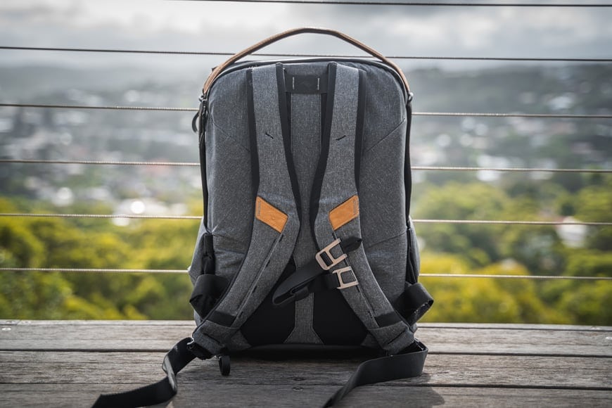 The shoulder straps on the Everyday Backpack V2 have been improved and they stay nice and still when needed by using the built in additional magnets on the back of the backpack.